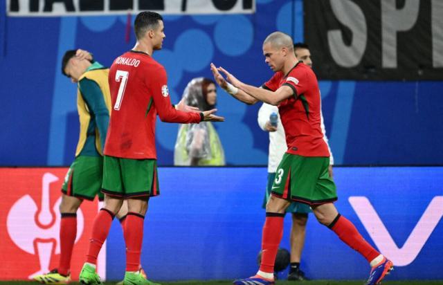 1731909459921015249.jpg APP下载-C罗平佩佩国家队最老进球者纪录 胜场次数超水爷