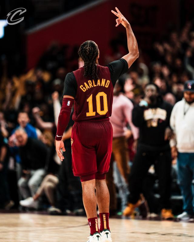 1730783877672054954.jpg APP下载-八连胜开局追平队史纪录!谁能阻挡骑士一路高歌?