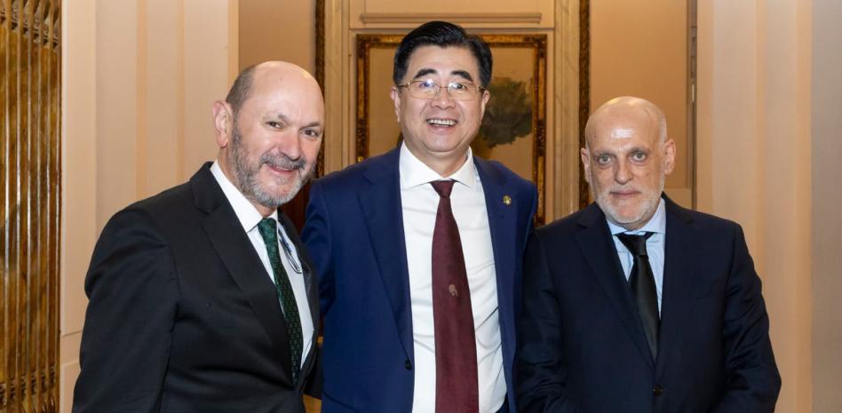 特瓦斯:中国队有望未来跻身世界前十,但需要中超更具竞争力