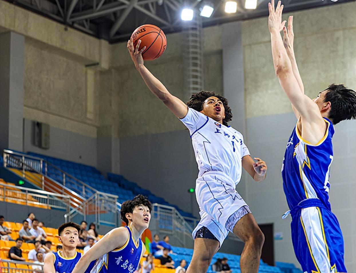 BB Sports-轰30分3助4断！中国男篮18岁1米83混血控卫闪耀：下赛季征战NCAA